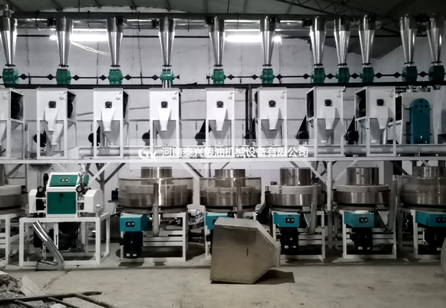 河南辉县6+2石磨面粉机生产线正在安装中